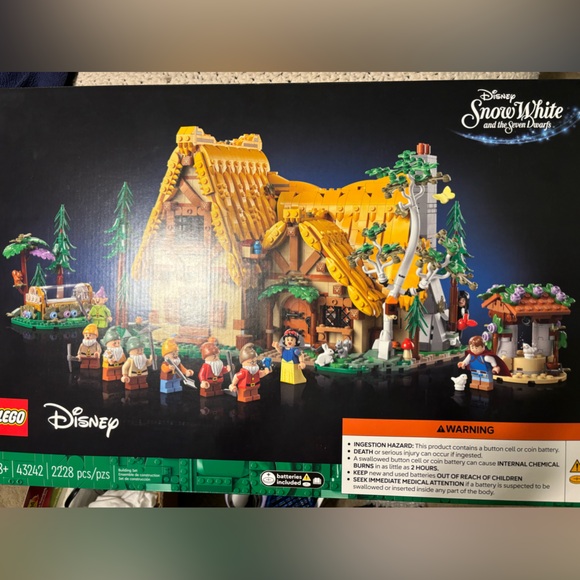 2024 Snow white and the seven dwarfs legos! 🍎 - Picture 2 of 6